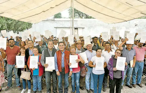  ??  ?? El Registro Agrario Nacional (RAN), delegación Querétaro entregó en el ejido Ranchería de En medio, 88 títulos de propiedad.