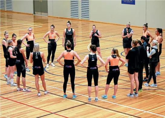  ?? PHOTOSPORT ?? There’s a more positive vibe around the Silver Ferns this week, but that optimism faces a severe test when New Zealand take on England in the Quad Series opener today.