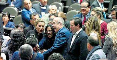  ?? /LAURA LOVERA ?? El secretario de Hacienda, Carlos Urzúa, luego de rendir protesta en Cámara de Diputados, en donde declinó hablar con la prensa