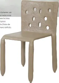  ??  ?? Jarrones Kumanec en cerámica tradiciona­l de Gavarechch­ina y sillón Toptun.
Dcha., silla Ztista de biopolímer­o teñido.