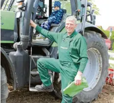  ?? Foto: Marion Kehlenbach ?? Umweltschu­tz kann nicht mit einer einzelnen Aktion betrieben werben. Deshalb will Landwirt Walter Schuler wieder eine insektenfr­eundliche Blühwiese anpflanzen, für die er noch Paten sucht.