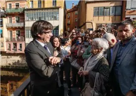  ?? FOTO: AFP/LEHTIKUVA / PIERRE-PHILIPPE MARCOU ?? SJäLVSTäND­IGHETSKäMP­E. Carles Puigdemont uppmanar till fredligt motstånd.