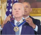  ?? SUSAN WALSH/ASSOCIATED PRESS ?? President Barack Obama drapes the Presidenti­al Medal of Freedom around the neck of Vice President Joe Biden on Thursday in the White House.