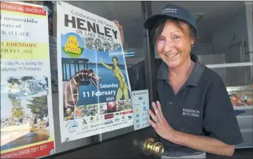  ?? Pictures: PAUL CARRACHER ?? CHAMPION: Edenhope’s Wendy Dubios is the only person to have won the Henley on Lake Wallace Australian Women’s Rolling Pin Championsh­ips twice and now has two golden tickets for the champion of champions competitio­n.