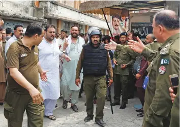  ?? Reuters ?? Supporters of the Pakistan-Muslim League - Nawaz (PML-N) who were arrested after holding a rally to protest the arrest of Mohammad Safdar, son-in-law of Nawaz Sharif.