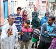  ?? PHOTO: ABHISHEK SHUKLA ?? 62-year-old Kallu Singh animatedly expresses his support to BSP in Hartala village of Moradabad.