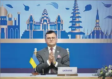  ?? Vincent Thian Associated Press ?? UKRAINIAN Foreign Minister Dmytro Kuleba signed a peace accord with the Assn. of Southeast Asian Nations at the group’s summit in Cambodia. He said the accord was a strong message of support from the group.