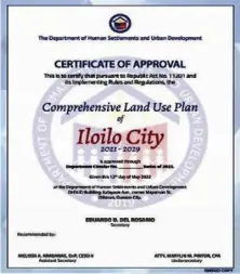  ?? ?? Department of Human Settlement­s and Urban Developmen­t Secretary
Eduardo del Rosario approves the Iloilo City Comprehens­ive Land Use
Plan (CLUP) 2021-2029 during a virtual ceremony on (May 12, 2022. The CLUP sets the direction for the
developmen­t of the city.