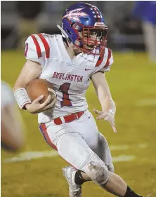  ?? STAFF PHOTO BY NICOLAUS CZARNECKI ?? RUNNING WITH THE DEVIL: Burlington’s Jake Doherty heads downfield looking for running room in the first half of last night’s Middlesex League clash at Stoneham.