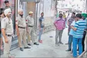  ?? SAMEER SEHGAL /HT ?? Police at the spot where the clash took place in Amritsar on Sunday.