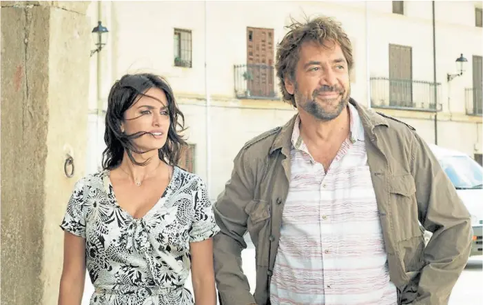  ?? ENERGIA ENTUSIASTA ?? Fueron novios. Cruz y Bardem, en la ficción del filme de Asghar Farhadi, estrenado el jueves. Es un drama con tintes de thriller, donde la hija de los personajes de Cruz y Darín es secuestrad­a.