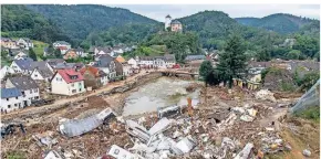  ?? FOTO: BORIS ROESSLER/DPA ?? Die Zerstörung durch das Hochwasser in Altenahr ist riesig.