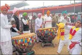  ?? HT PHOTO ?? ▪ Artistes performing on the inaugural day of Gorakhpur Mahotsav on Thursday.