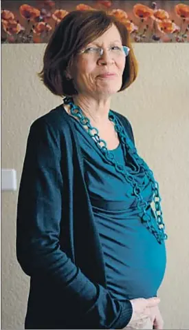  ??  ?? Annegret Raunigk, que tiene otros trece hijos, en este embarazo