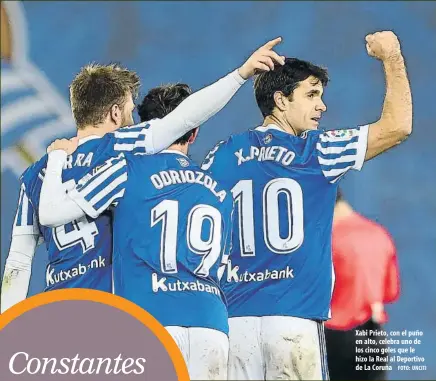  ?? FOTO: UNCITI ?? Xabi Prieto, con el puño en alto, celebra uno de los cinco goles que le hizo la Real al Deportivo de La Coruña