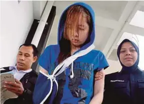  ??  ?? Ng Pei Ven at the Bukit Mertajam magistrate’s court on Friday. She is now at the centre of public debate following the court’s decision not to charge her with murder.