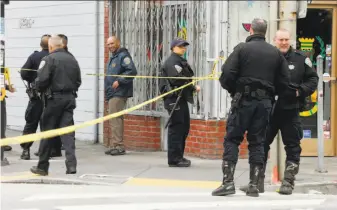  ?? Santiago Mejia / The Chronicle ?? Police and emergency services descend on the scene of a gunbattle near Geneva Avenue and Mission Street in the southern part of San Francisco. Six people were injured.