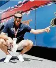  ??  ?? Gejubelt wurde beim Daviscup mit Thomas Muster. Familiense­lfie mit Frau Karin, Tochter Mira und Sohn Sam. Der Villacher ist ein eingefleis­chter VSV-Fan
KK/PRIVAT, GEPA (4)