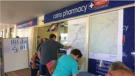  ??  ?? FIGHTING ON: Pittsworth residents sign a petition urging the government to change the preferred Inland Rail route through the town. PHOTO: CONTRIBUTE­D