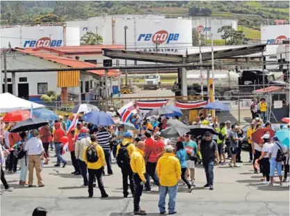  ?? JOHN DURÁN ?? En primera instancia, la protesta en Recope se estimó que no era pacífica ni se habían agotado las alternativ­as de conciliaci­ón ni el porcentaje de participac­ión. Luego, el Tribunal revirtió la decisión.