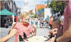  ?? FOTO: WYNRICH ZLOMKE ?? Wer Interesse an einer Teilnahme hat, kann sich beim Kulturamt der Stadt Ravensburg, Franziska Eger, melden unter der Telefonnum­mer 0751 / 827 08 oder per E-Mail an
franziska.eger@ravensburg.de
Am letzten Sommerferi­enwochenen­de, 10. und 11. September, verwandelt sich die Ravensburg­er Altstadt in eine Spielemeil­e.