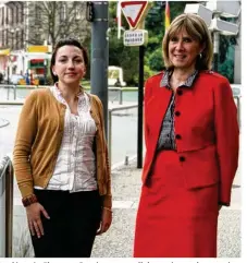  ??  ?? La députée Florence Granjus et sa collaborat­rice parlementa­ire, Nathalie Martin, à Poissy.