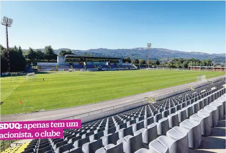  ??  ?? Os jogadores do Arouca não entraram no estádio e foram treinar ao ginásio municipal
SDUQ: apenas tem um acionista, o clube