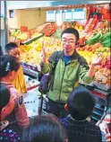  ?? PHOTOS PROVIDED TO CHINA DAILY ?? Top: Researcher­s from the Chinese Felid Conservati­on Alliance on a field trip to the Taihang Mountains. Center and above right: Botanist Shi Jun introduces plants and flowers to the youth. Above left: Experts from the Institute of Physics under the...