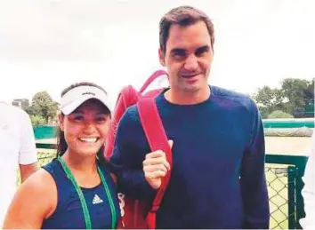  ?? Social media ?? Victoria Flores with Roger Federer. The Filipino-American teen tennis sensation has rocketed up from 400th in the ITF junior rankings to inside the top 50 this year.