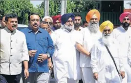  ?? SANJEEV SHARMA/HT ?? SAD president Sukhbir Singh Badal (3L), state BJP chief Shwait Malik (2L), Akali MP Prem Singh Chandumajr­a (4L) with other leaders after meeting the Punjab governor in Chandigarh.