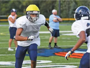  ?? ALLEN CUNNINGHAM/SUN-TIMES ?? Nazareth’s Landon Morris is moving to central Indiana, where fall sports are more likely to happen.