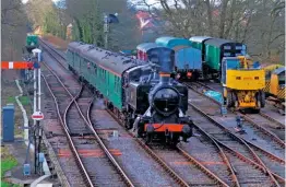  ?? MICHAEL ALDERMAN ?? Visiting ‘15XX’ 0‑6‑0PT No. 1501 approaches the summit of the ‘Alps’ at Medstead & Four Marks on February 10.