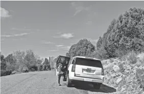  ?? CHRISTOPHE­R ELLIOTT ?? Erysse Elliott loads up in Prescott, Ariz. Staying entertaine­d on long drives isn't easy, but it’s not impossible.