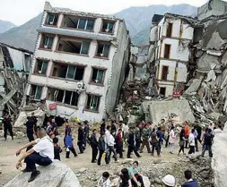  ??  ?? Devastazio­ne Gli effetti del terremoto in una delle località più colpite dalle conseguenz­e del sisma in Nepal: distrutti gli edifici