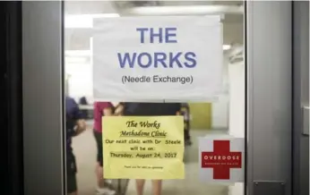  ?? COLE BURSTON/THE CANADIAN PRESS ?? A temporary injection site at Dundas and Victoria Sts. will operate from 4 to 10 p.m. Monday to Saturday.