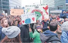  ??  ?? Al mismo tiempo que la COP24 comenzó en Polonia, una protesta climática denominada Reclama el Clima se llevó a cabo ayer en Bruselas, Bélgica.