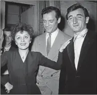  ??  ?? Au côté d’Edith Piaf (à dr.), en 1950 à Paris.