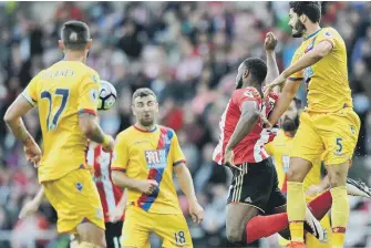  ??  ?? Sunderland debutant sub Victor Anichebe loses out to Palace defender James Tomkins