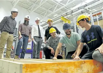  ?? CLIFFORD SKARSTEDT/EXAMINER ?? From left, John Dockendorf­f, of Mortlock Constructi­on, Adam Brady of Lett Architects, Craig Mortlock and program co-ordinator Simon Mokedanz of the Fleming College carpentry techniques program watch the progress of carpentry students Carter Clark,...