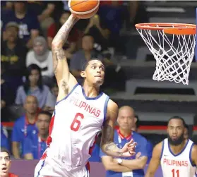  ?? PSC MEDIA POOL FOTO ?? CLARKSON’S FIRST WIN. Cleveland Cavaliers guard Jordan Clarkson dunks the ball in his first victory playing for the Philippine­s.