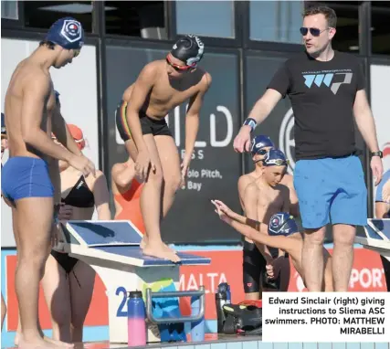  ?? ?? Edward Sinclair (right) giving instructio­ns to Sliema ASC swimmers. PHOTO: MATTHEW MIRABELLI