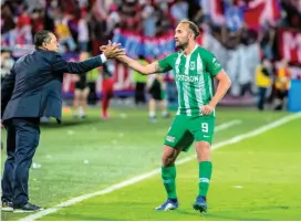  ?? FOTO ?? En la imagen, Pompilio Páez y el goleador Hernán Barcos, hombres de confianza del técnico Osorio.