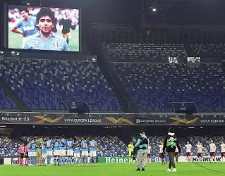  ?? ?? Fuorigrott­a Una veduta interna dello stadio, intitolato a Diego Armando Maradona Ora è in corsa per essere sede degli Europei 2032