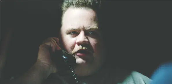  ?? PHOTOS: CLAIRE FOLGER/WARNER BROS. ?? Paul Walter Hauser turns in a great performanc­e as an embattled security guard in the new film Richard Jewell.