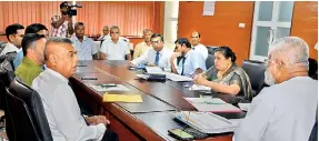  ?? ?? Fisheries Minister Douglas Devananda meeting local manufactur­ers of canned fish