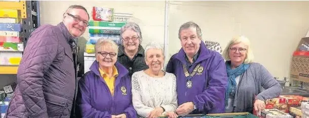  ??  ?? Pictured are Mick Sloan from Primo IT (far left) Glennis Wilcox from the Shepshed Food Bank (fourth from the left) with representa­tives from Shepshed Lions.