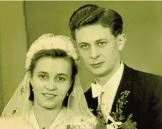  ?? Foto: Sammlung Hanika ?? Eveline Hulwa und Josef Jonscher (aus Eckersdorf/Sudetenlan­d) heirateten am 25. Oktober 1952 in Ried.