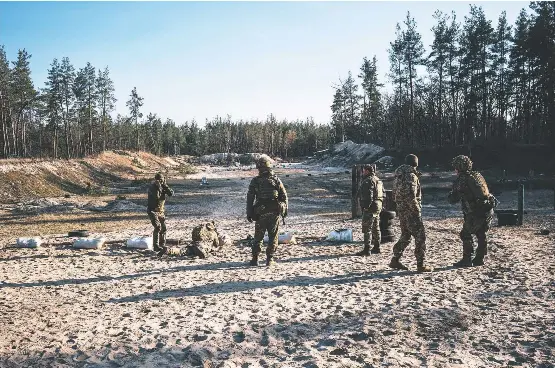  ?? Photos by Alice Martins for The Washington Post ?? Troops practice at a firing range in eastern Ukraine on March 4. Ukraine is preparing troops for a much-anticipate­d spring counteroff­ensive against Russia.