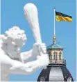  ?? FOTO: DPA ?? Das Verbot der Baden-Flagge auf dem Karlsruher Schloss hat einen Aufstand ausgelöst.