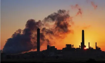  ??  ?? The EPA’s draft replacemen­t rule would allow new coal plants that meet certain efficiency requiremen­ts. Photograph: J David Ake/AP